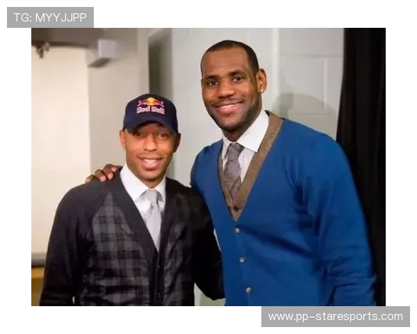 足球球星踢水瓶事件背后的真实故事和引发的全球热议