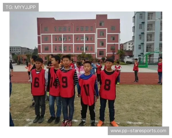 野生足球星的成长故事与拼搏历程展现草根力量与梦想激情 野生足球星的成长故事与拼搏历程展现草根力量与梦想激情